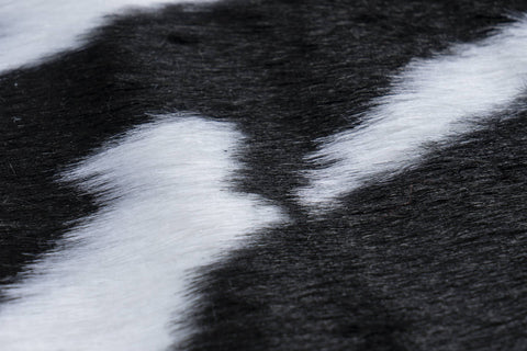 Kunstfell-Teppich Lasso 239 Cow Black Makro